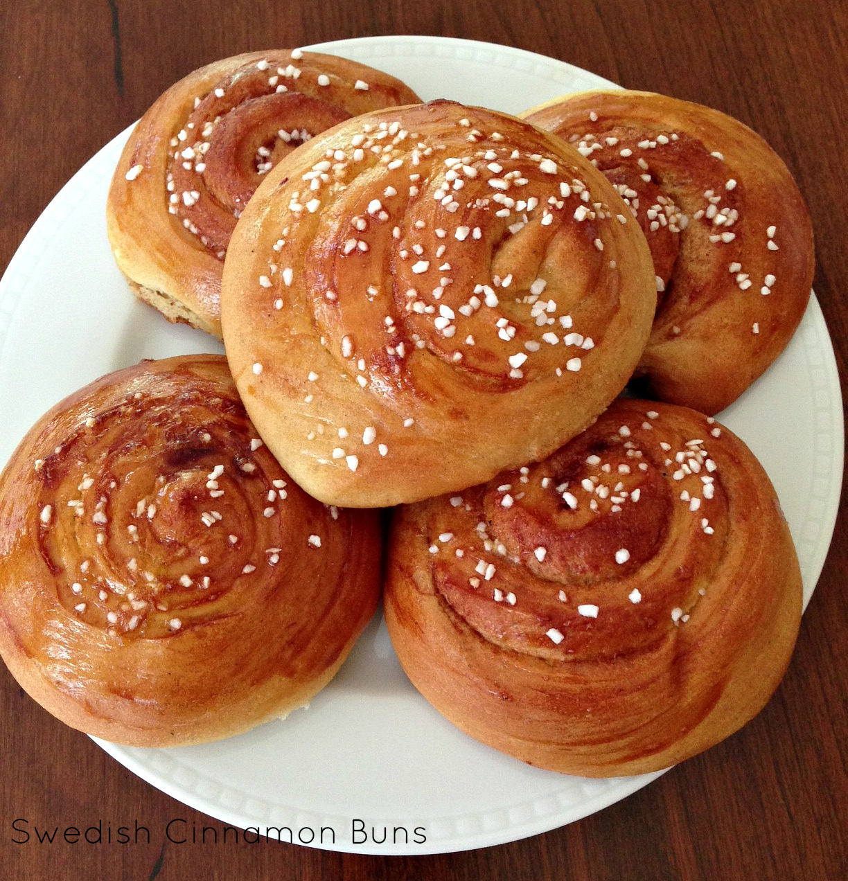 https://www.westoftheloop.com/wp-content/uploads/2013/05/cinnamon_buns2.jpg